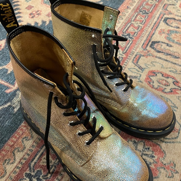 DR DOC MARTENS 1460 RAINBOW RAY Iridescent Leather Combat Boots Size 9 - Picture 1 of 5